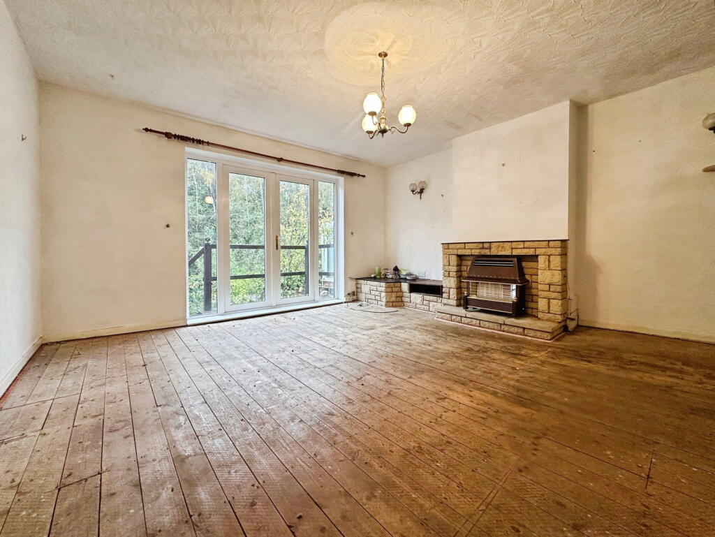 8, The Spinney, Gornal, Dudley, DY3 2RD photo 3