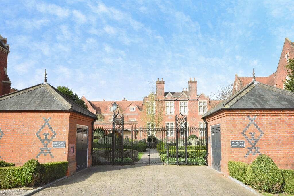 Main image of property: The Galleries, Warley, BRENTWOOD