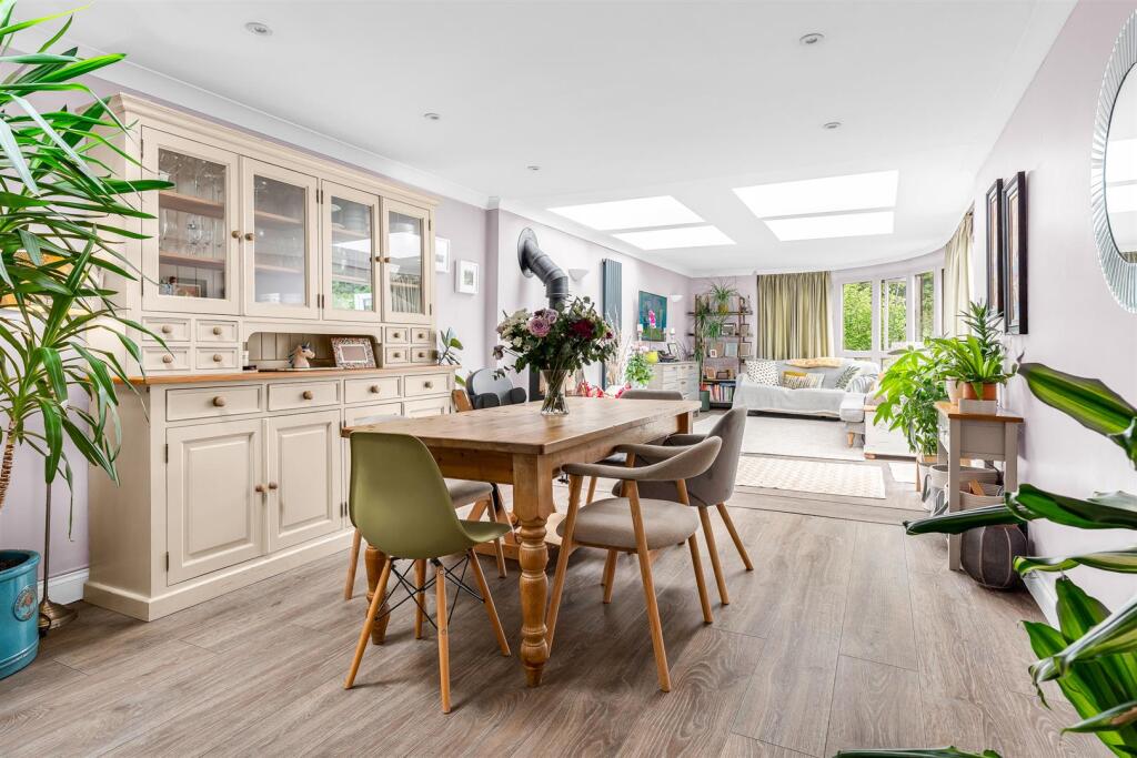 House in Welwyn Hatfield, Welwyn - View 2