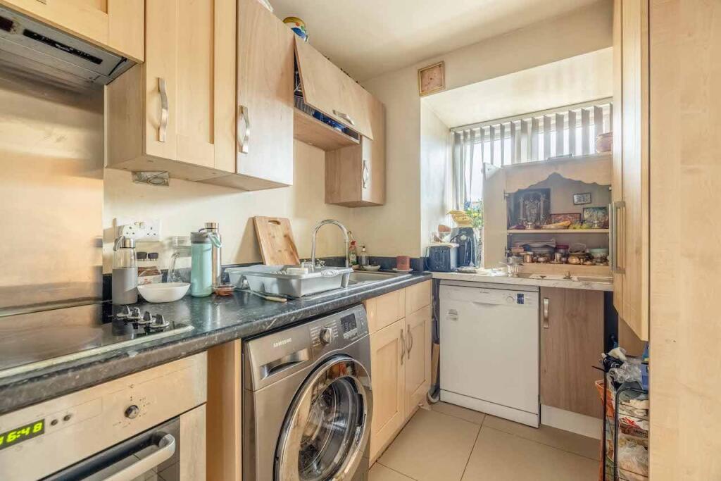 Mathecombe Road, Cippenham, SL1 photo 3