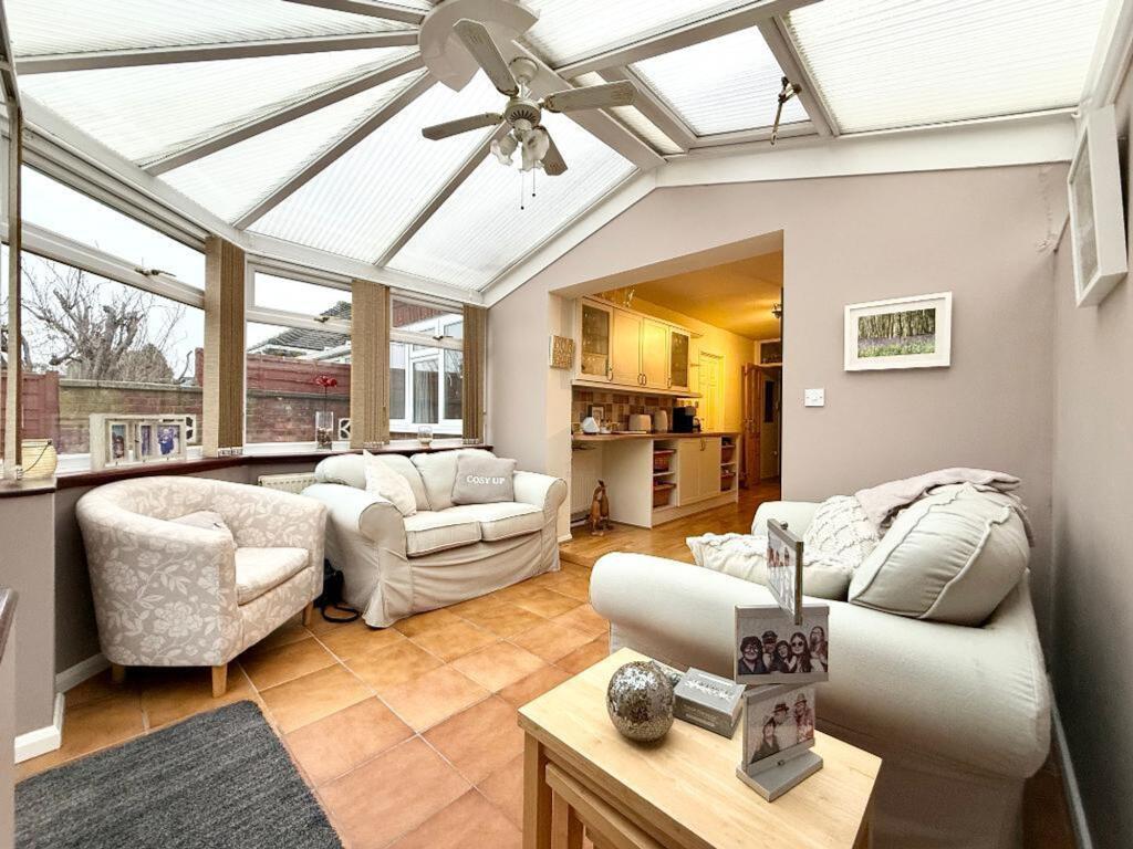 Derwent Avenue, Luton, LU3 photo 3