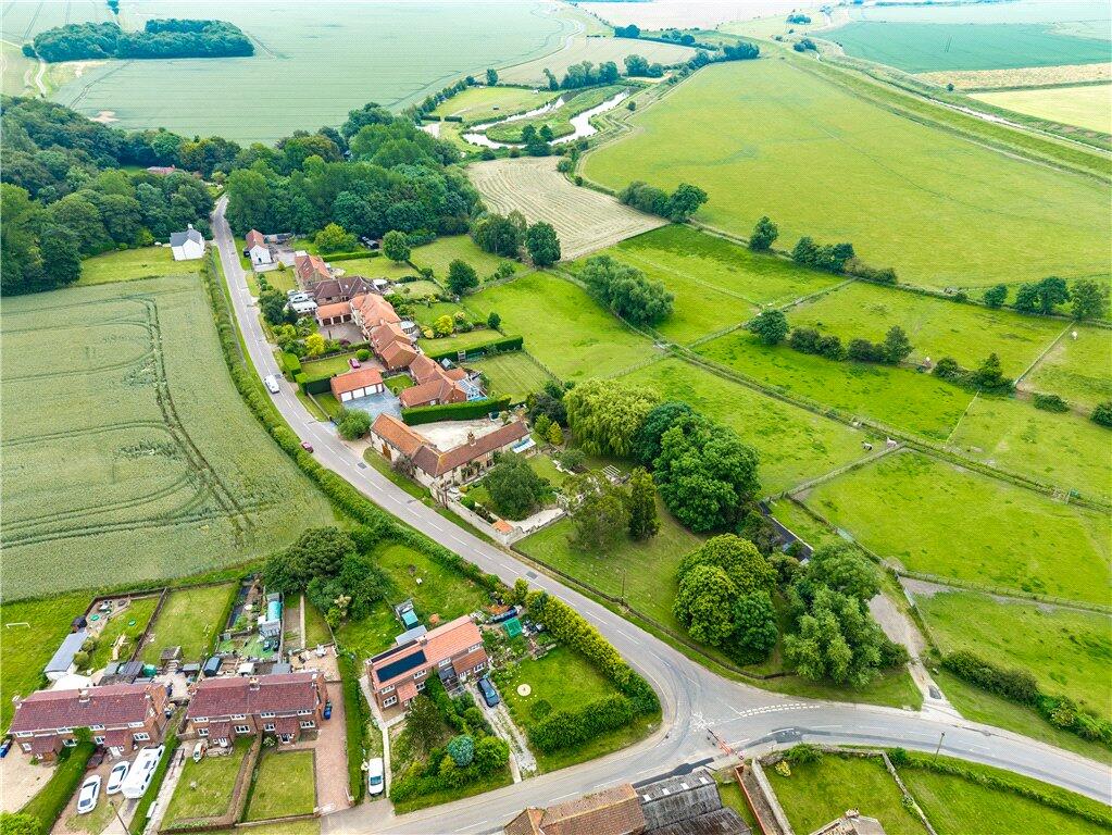 House in Wakefield, Birkin - View 4
