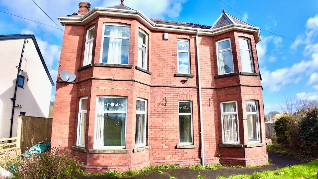House in Newport, Pontnewydd - More