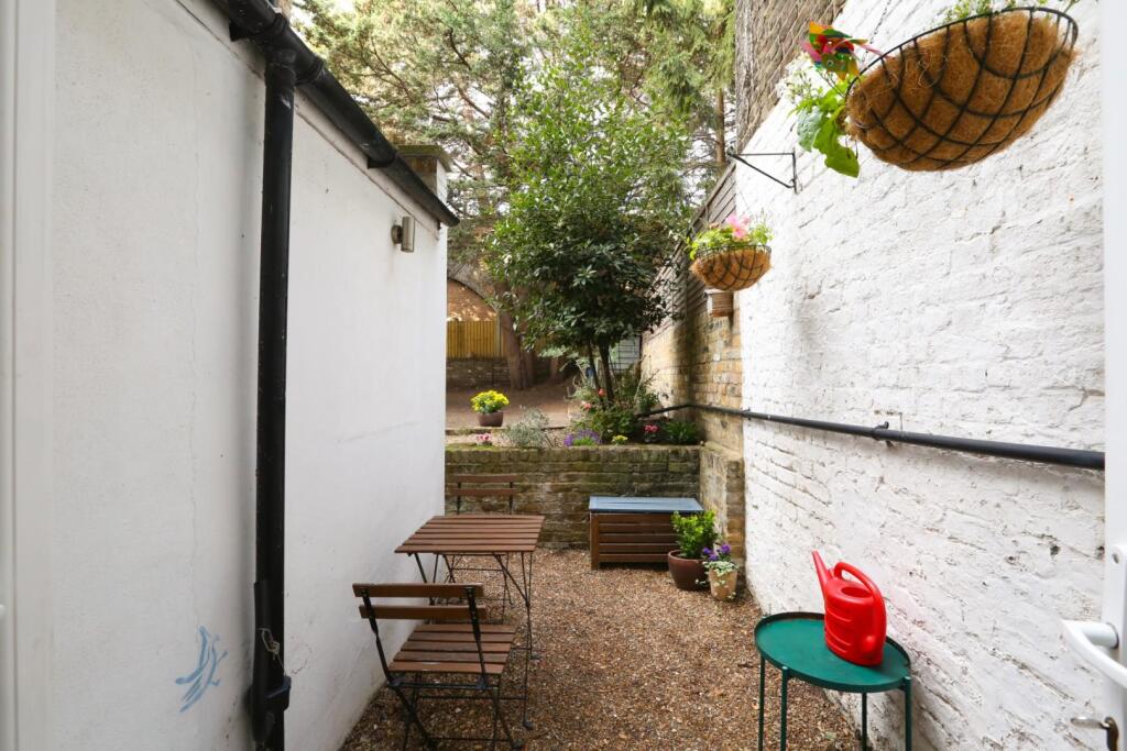 Apartment in London, Myatt's Fields, Loughborough Junction - View 2