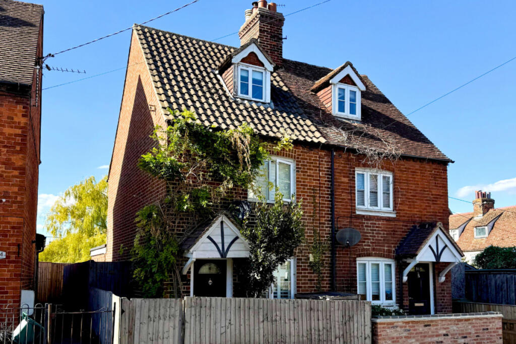 2-bed semi-detached on Grove Street, Wantage, OX12, £290,000