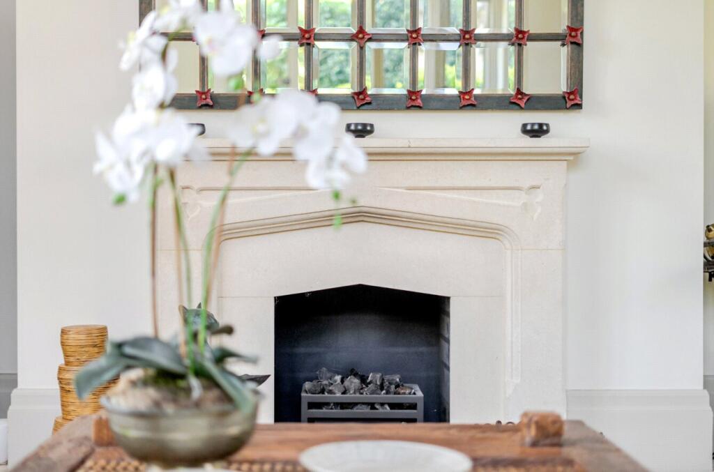 Ludshott Manor, Woolmer Lane, Bramshott, Liphook, GU30 photo 3