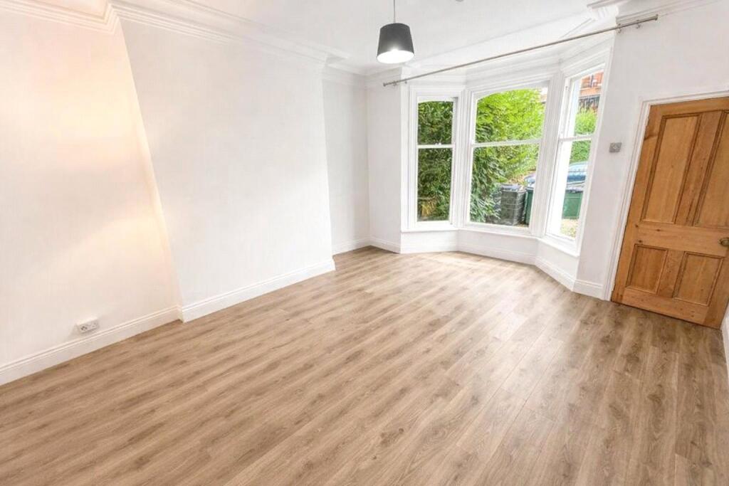 Main image of property: Oakwood Avenue, Leeds, LS8