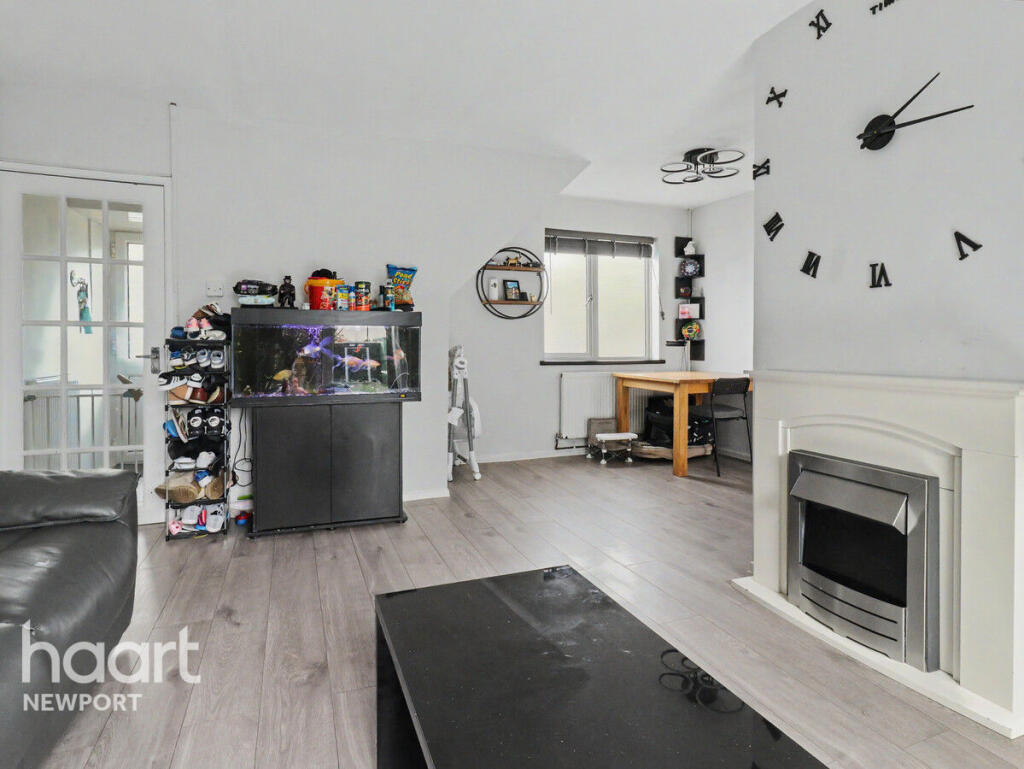 House in Newport - View 4