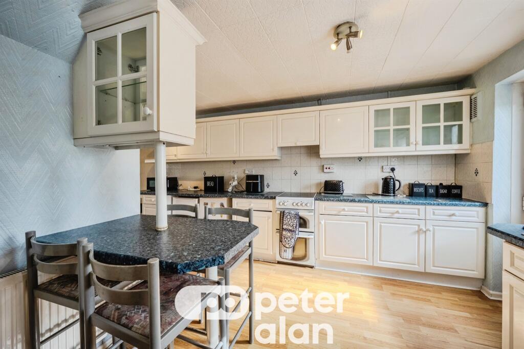 House in Newport - View 4