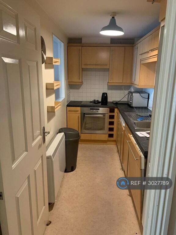 Apartment in Glasgow, Kingston - View 3