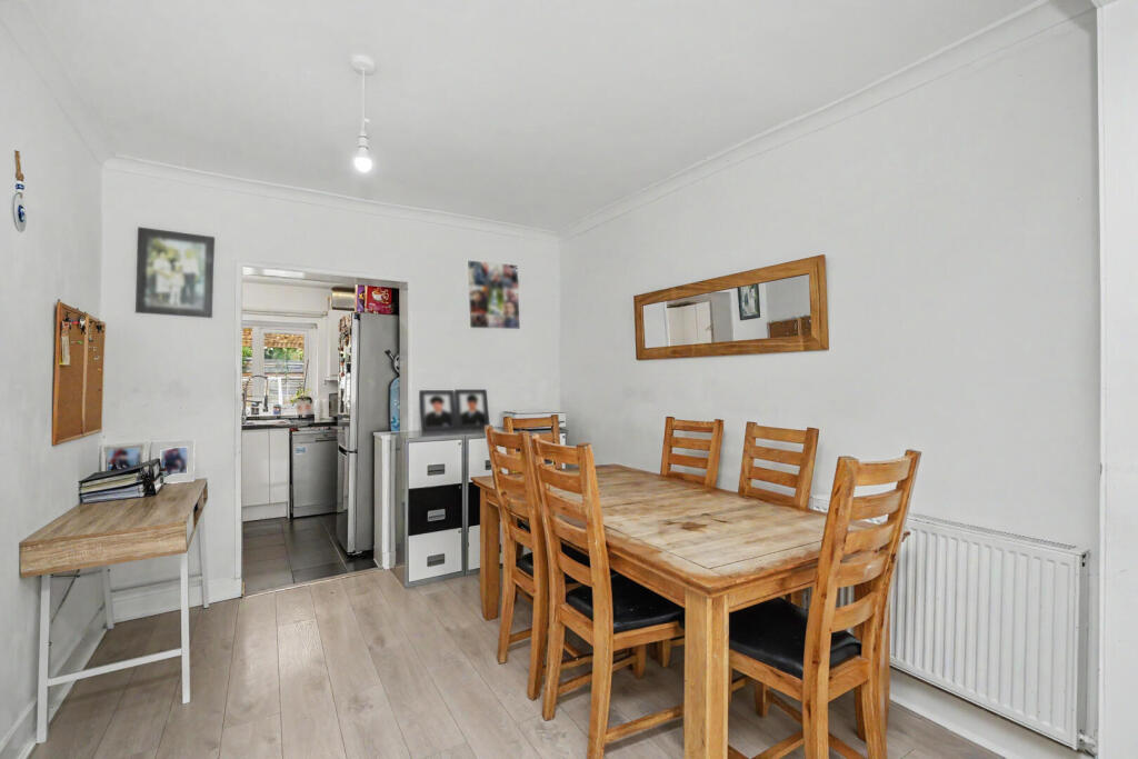 Oatlands Road, Enfield – pohled 4