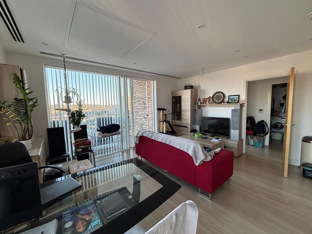 Santina Apartments, 45 Cherry Orchard Road, Morello, Croydon, CR0 – pohled 2
