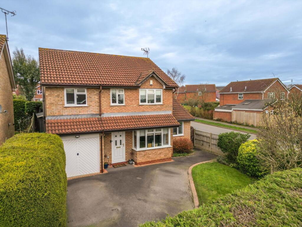 4-bed detached on Newquay Close, Nuneaton, CV11, £400,000