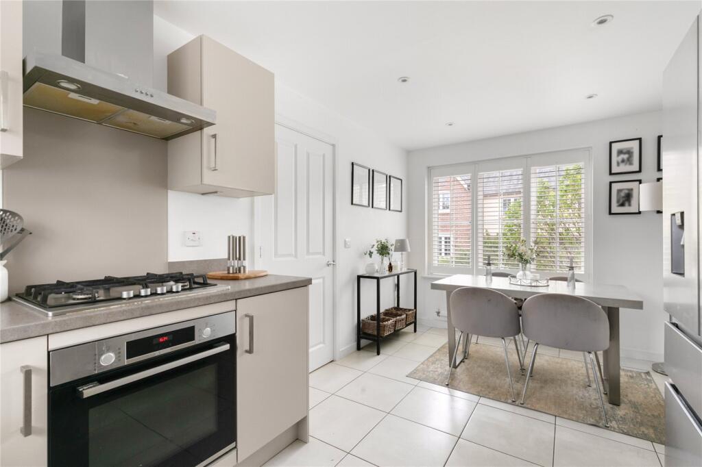 Morshead Drive, Binfield, Bracknell, Berkshire, RG42 photo 3