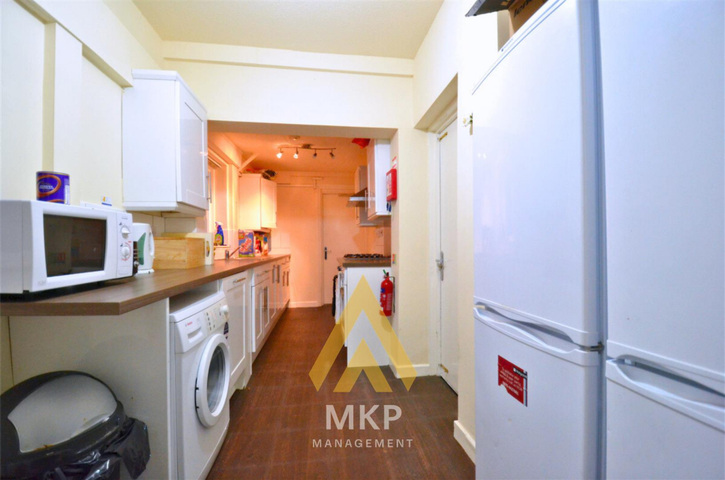 5 bedroom terraced house for rent
