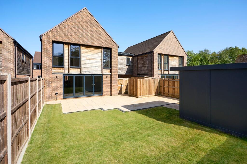 Horsgate Rise, Cuckfield, RH17 photo 4