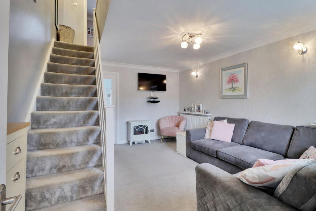 House in Dartford - More