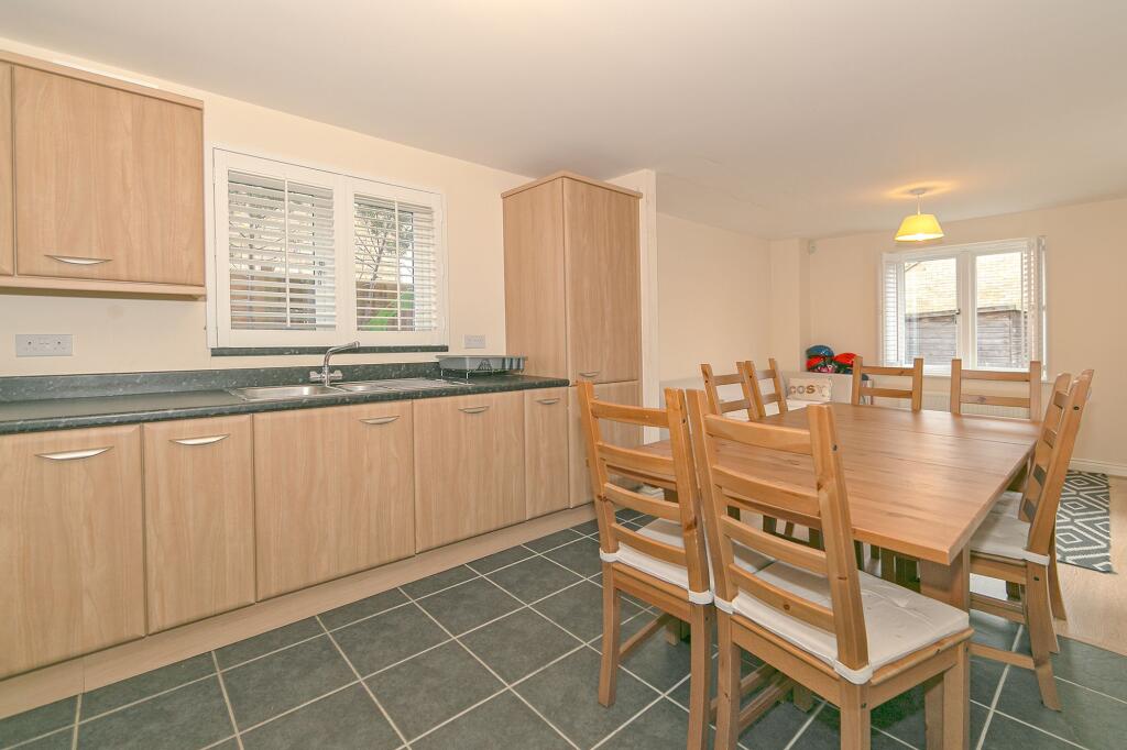 5-bed detached on Sakura Walk, Willen Park, MK15, £650,000