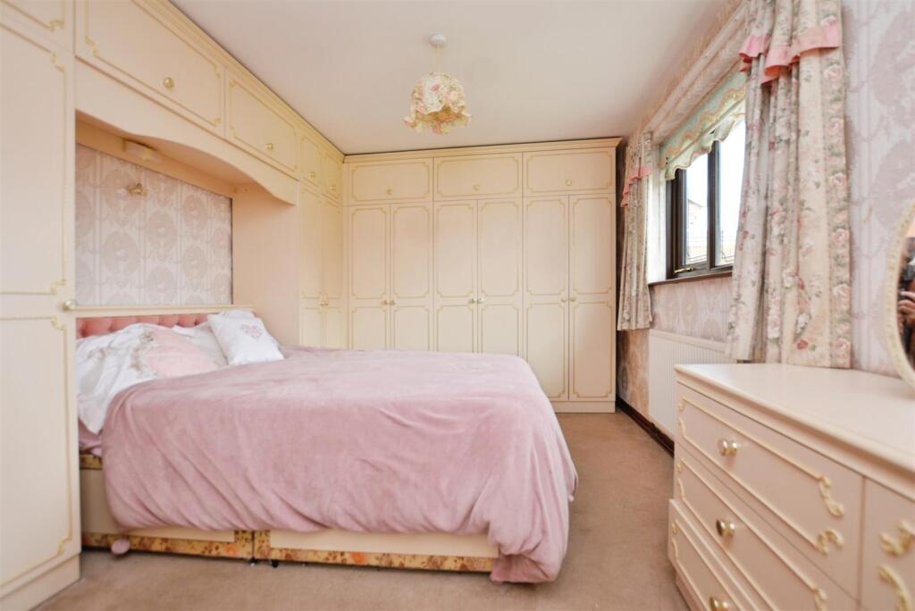 House in Scunthorpe, Yaddlethorpe, Bottesford - More