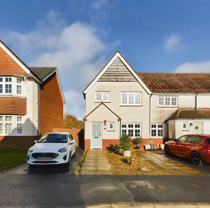 Main image of property: Clos Maes Rhedyn, Gorslas, Llanelli