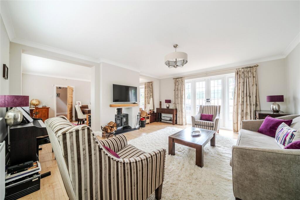 House in Esher - More
