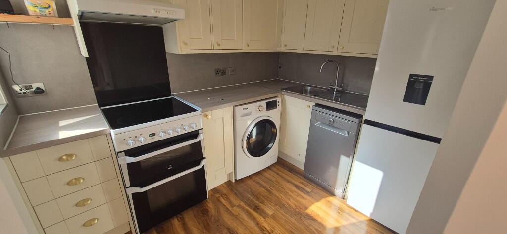 Scott Lidgett Crescent, London, SE16 photo 4