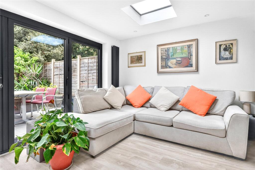 House in London - View 5