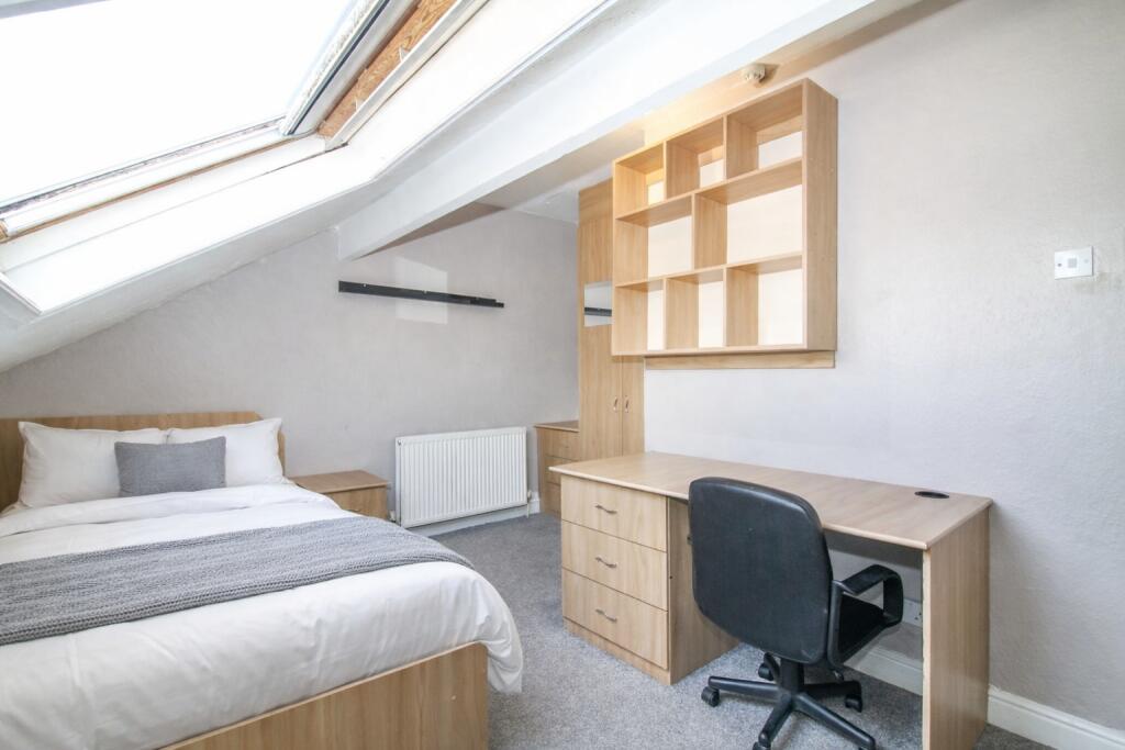 6 bedroom terraced house for rent