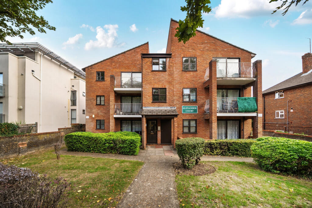 1-bed flat on Bromley Road, Shortlands, Bromley, BR2, £225,000