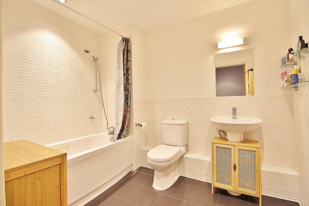 Apartment in London, Worton - View 5