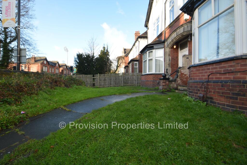 7 bedroom semi-detached house for rent