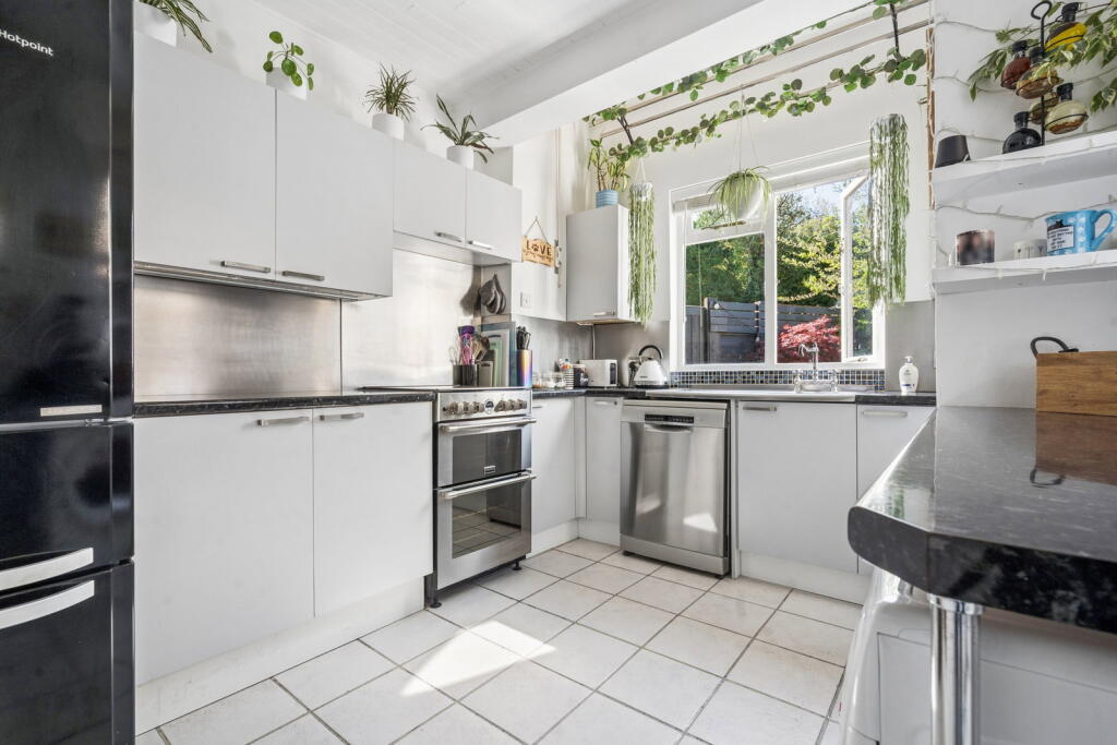House in Three Rivers, The Cedars Estate, Batchworth - View 6