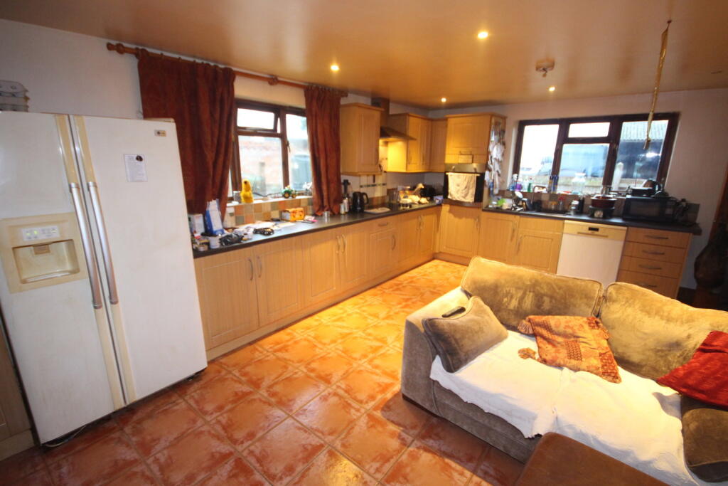 House in Leicester, Belton-in-Rutland - More