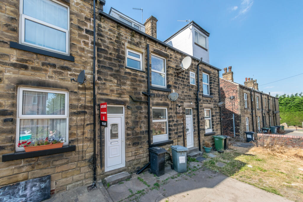 Main image of property: CLOUGH STREET MORLEY LEEEDS LS27 8QZ