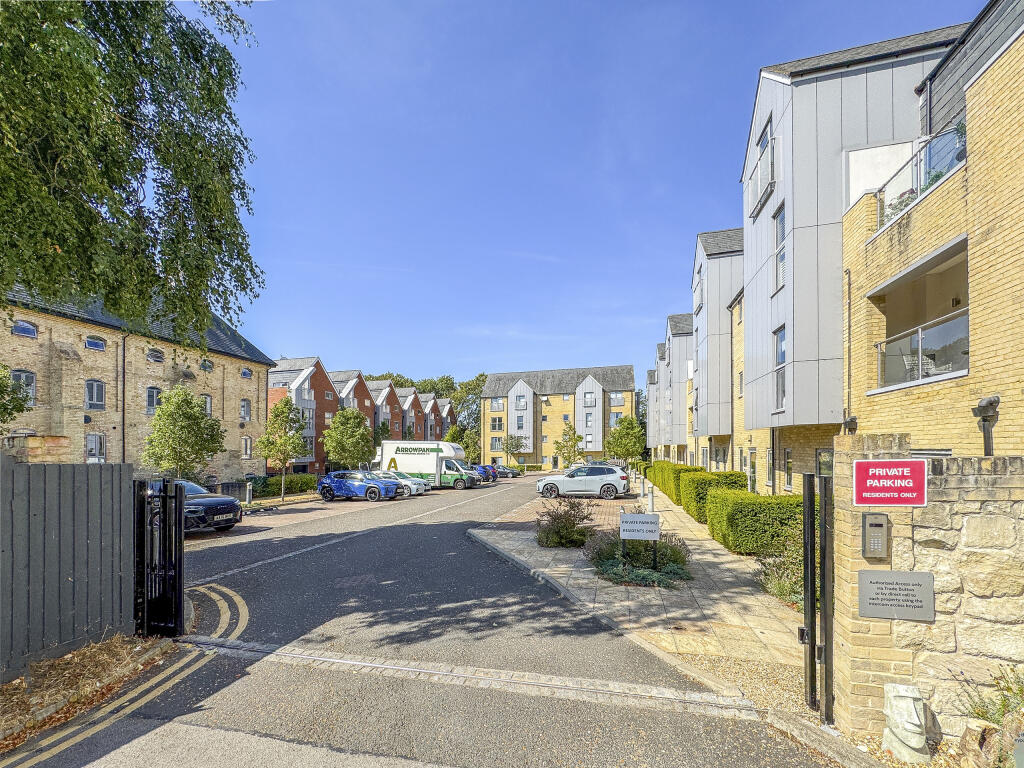 Apartment in Cambridge - View 2
