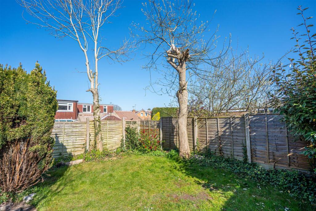 4 Easthall Close, Brewood, Stafford, ST19 9EX photo 2
