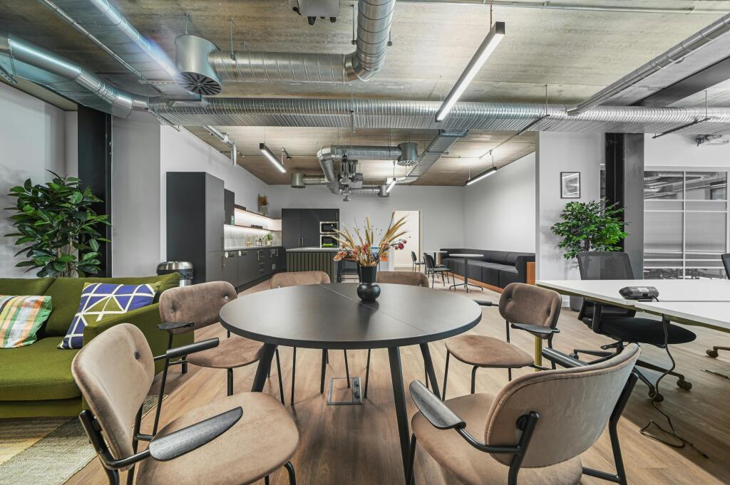HTBC10WhiteLionStreet5.JPG