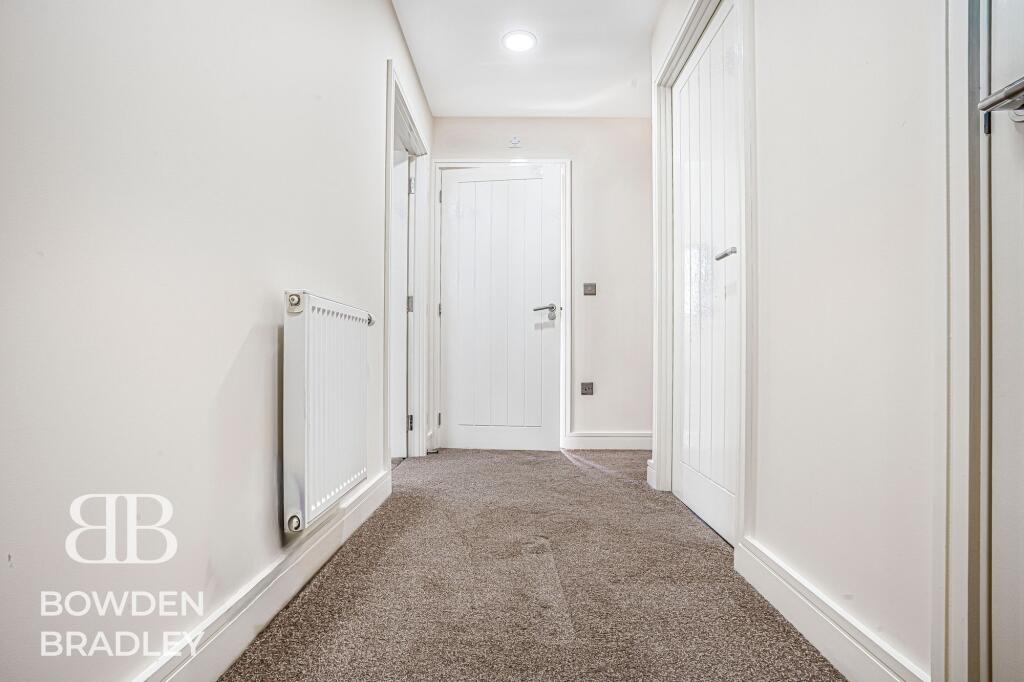 Apartment in Ilford - More
