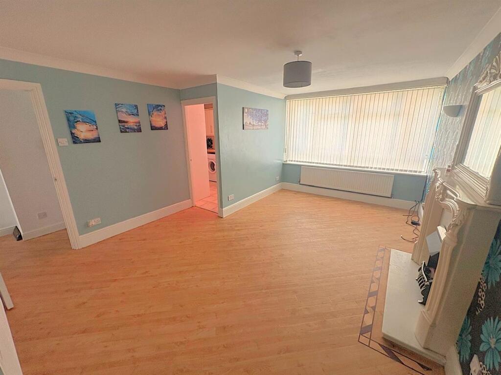 Apartment in Northampton, North Northamptonshire - View 3