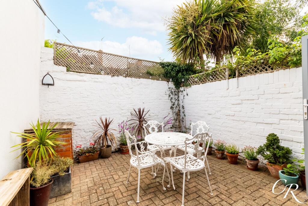 House in Cheltenham, Ewens Farm, Fairview - View 4