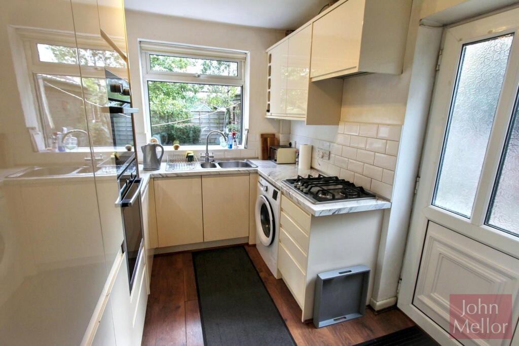 Crescent Park, Heaton Norris SK4 2JD photo 4