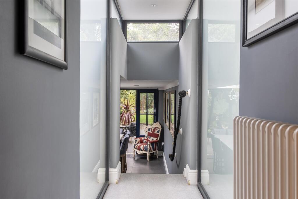Apartment in Kingston upon Thames - More