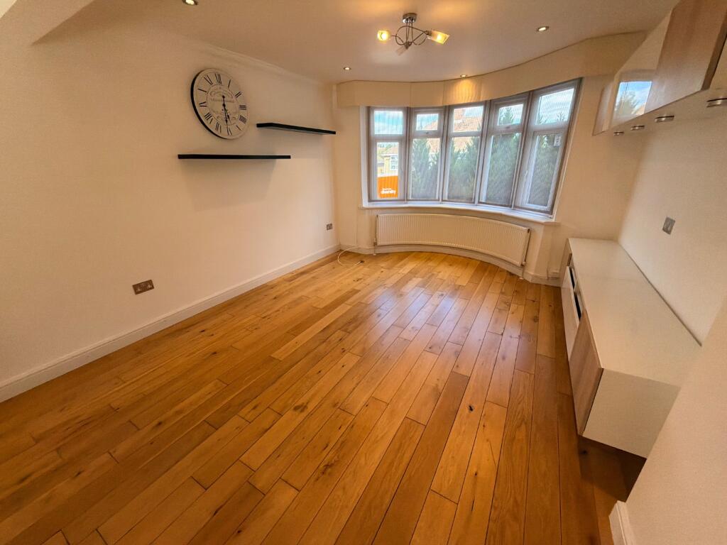 House in Luton - View 4