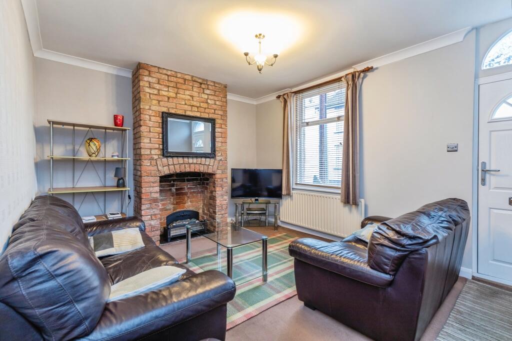 House in Gillingham, Medway - View 2