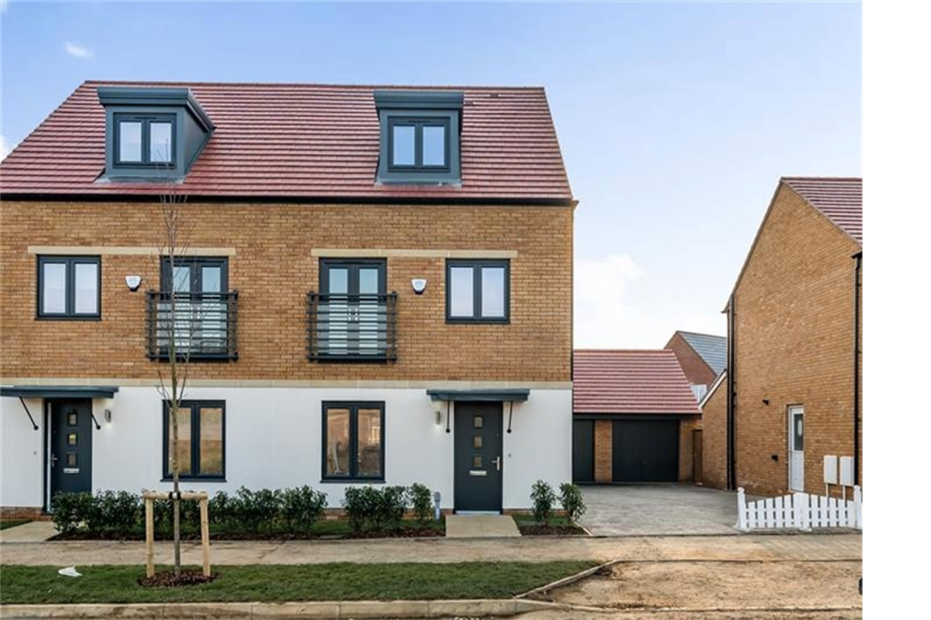 Main image of property: 3 bedroom Semi Detached House in Kingfisher Drive, Upton, Northampton