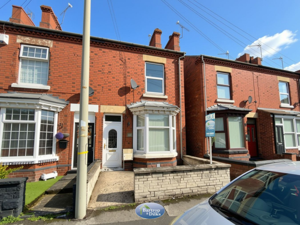 3-bed semi-detached on Kilton Road, Worksop, S80, £127,500