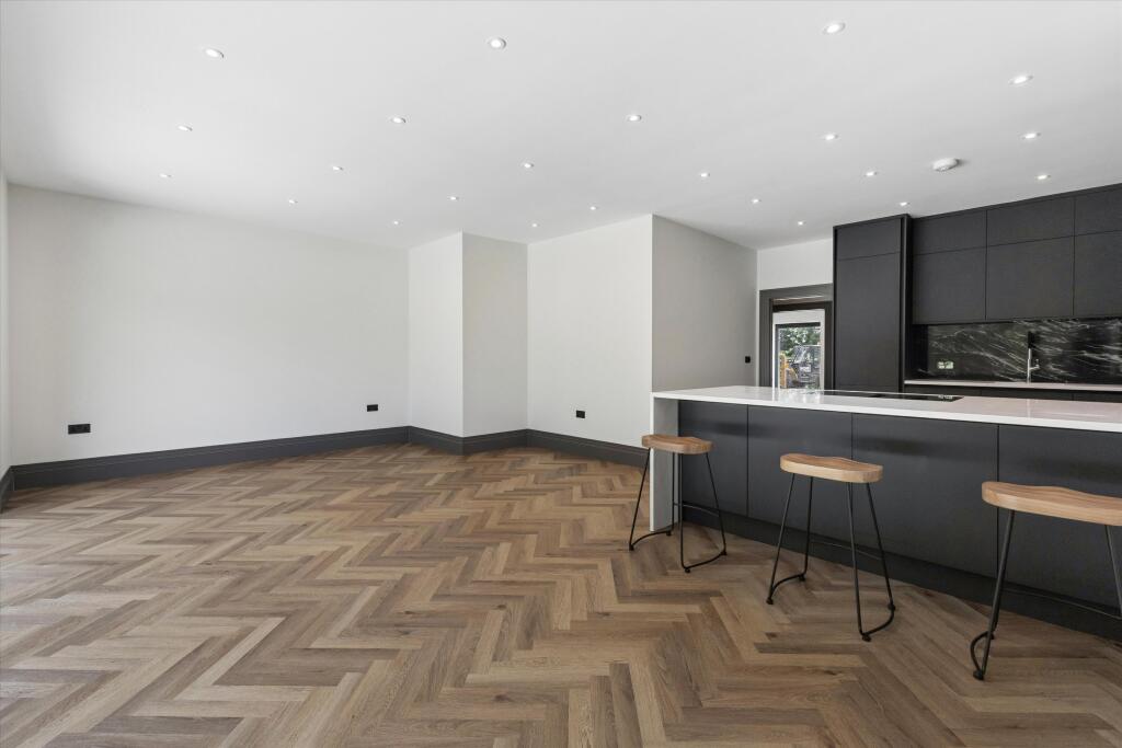 House in Gloucester - View 5