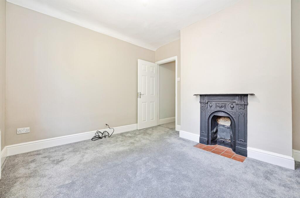 Apartment in Watford, Hertfordshire - More