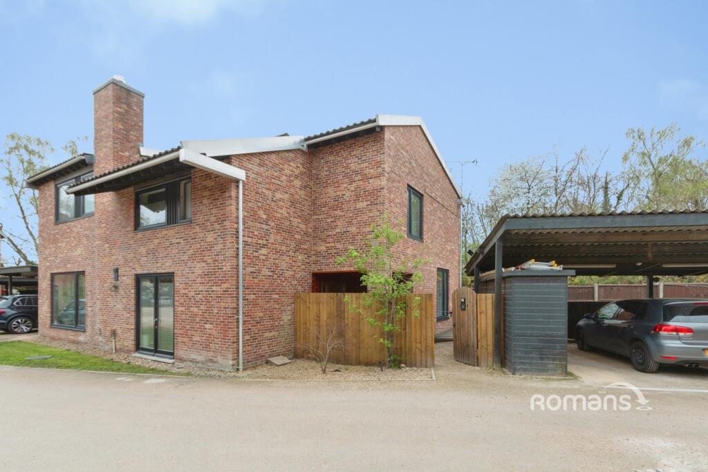 Main image of property: Sheeling Close, Aldershot, Hampshire, GU12