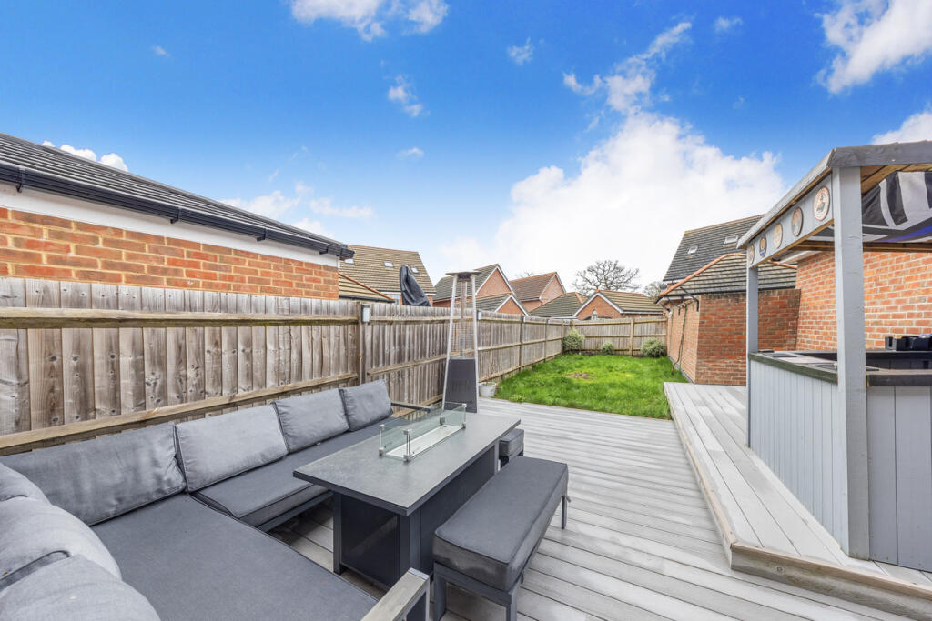 House in Three Mile Cross, Shinfield - View 2